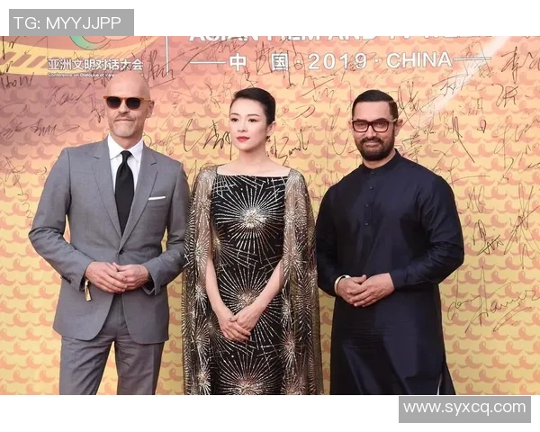 足球巨星红毯亮相盛典 星光璀璨时尚与运动的完美融合